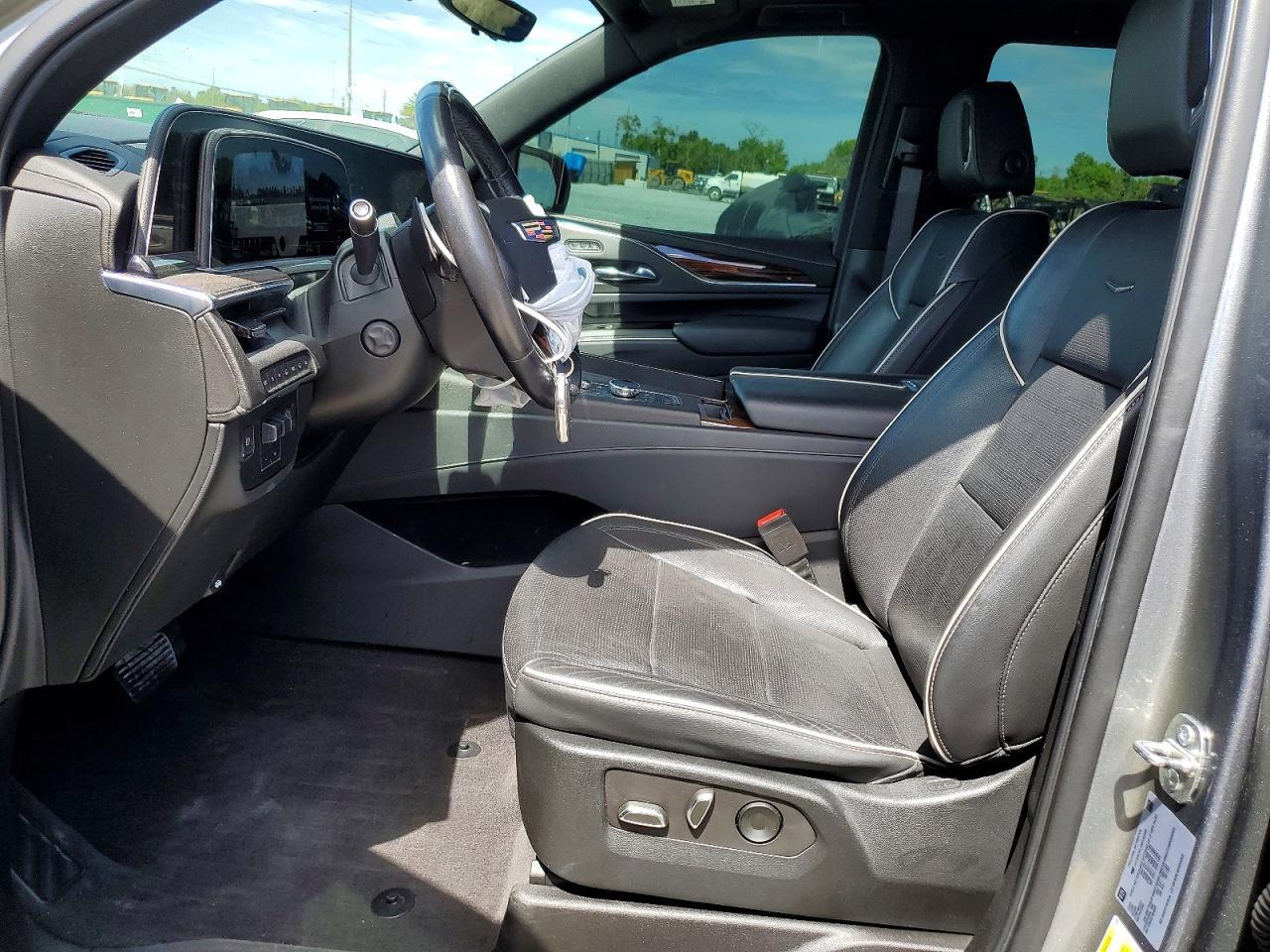 2022 Cadillac Escalade Premium Luxury - Image 7