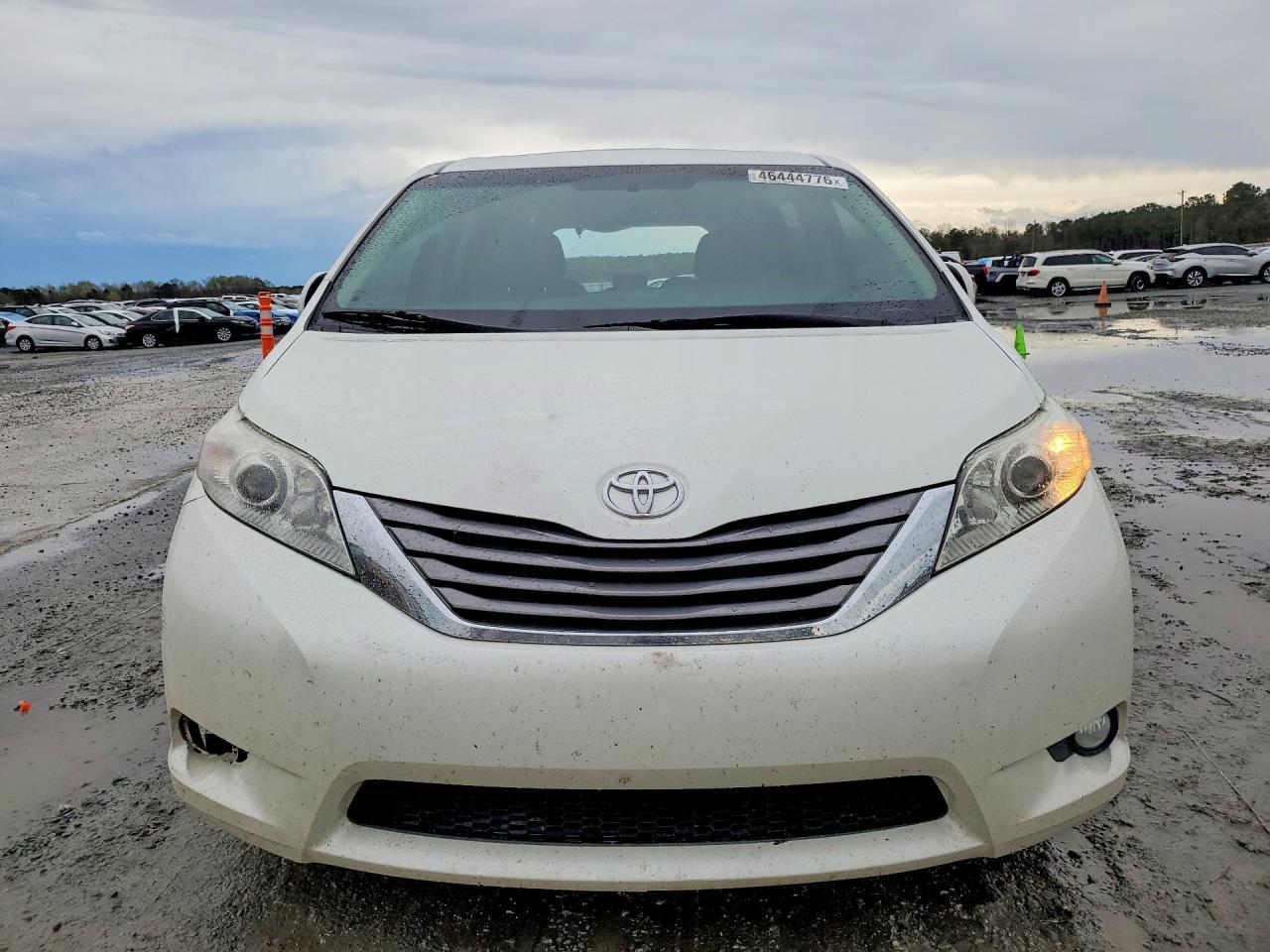 2015 Toyota Sienna Xle 8-Passenger - Фото 5