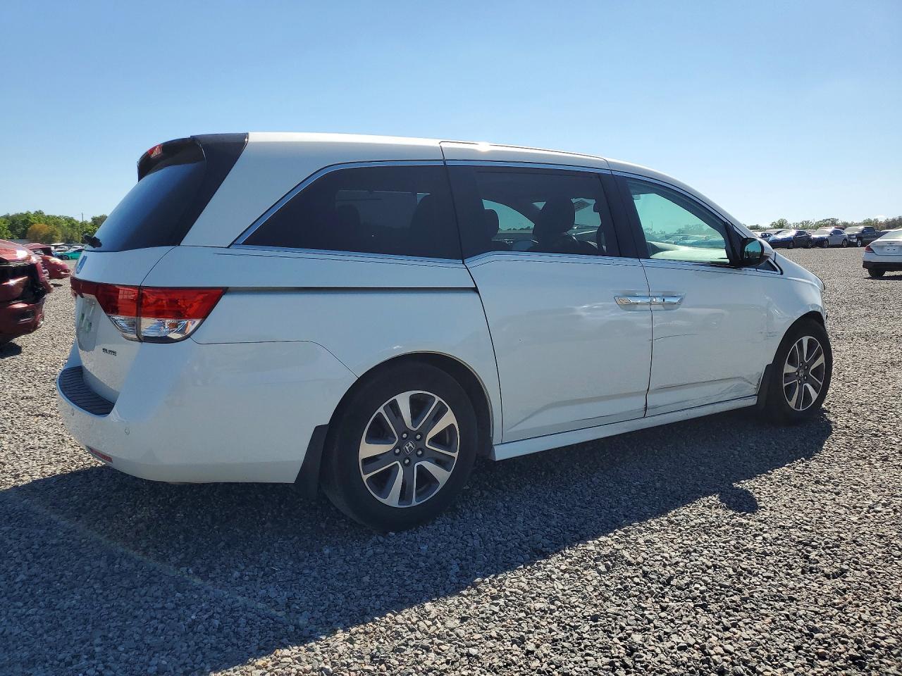 2016 Honda Odyssey Touring - Image 3