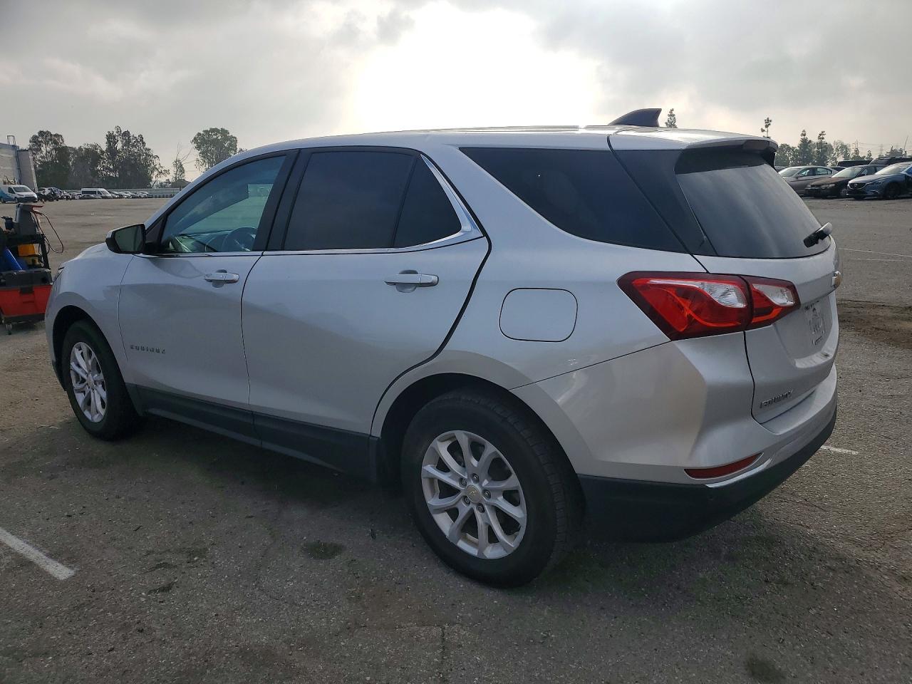2020 Chevrolet Equinox Lt - Image 2
