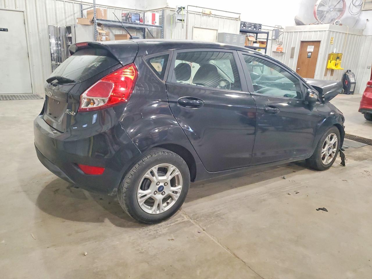 2015 Ford Fiesta Se - Фото 3