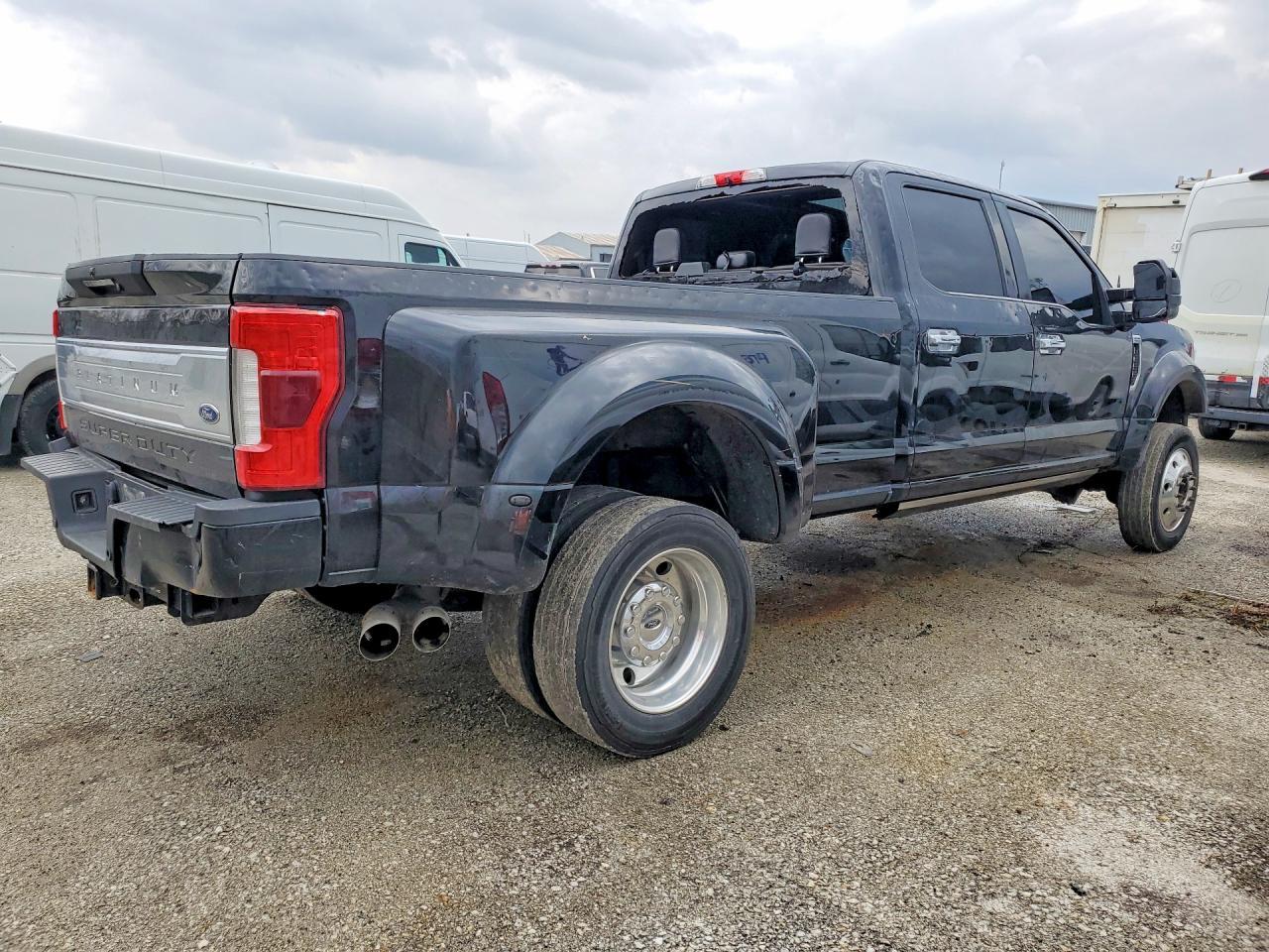 2017 Ford F450 Super Duty - Фото 3