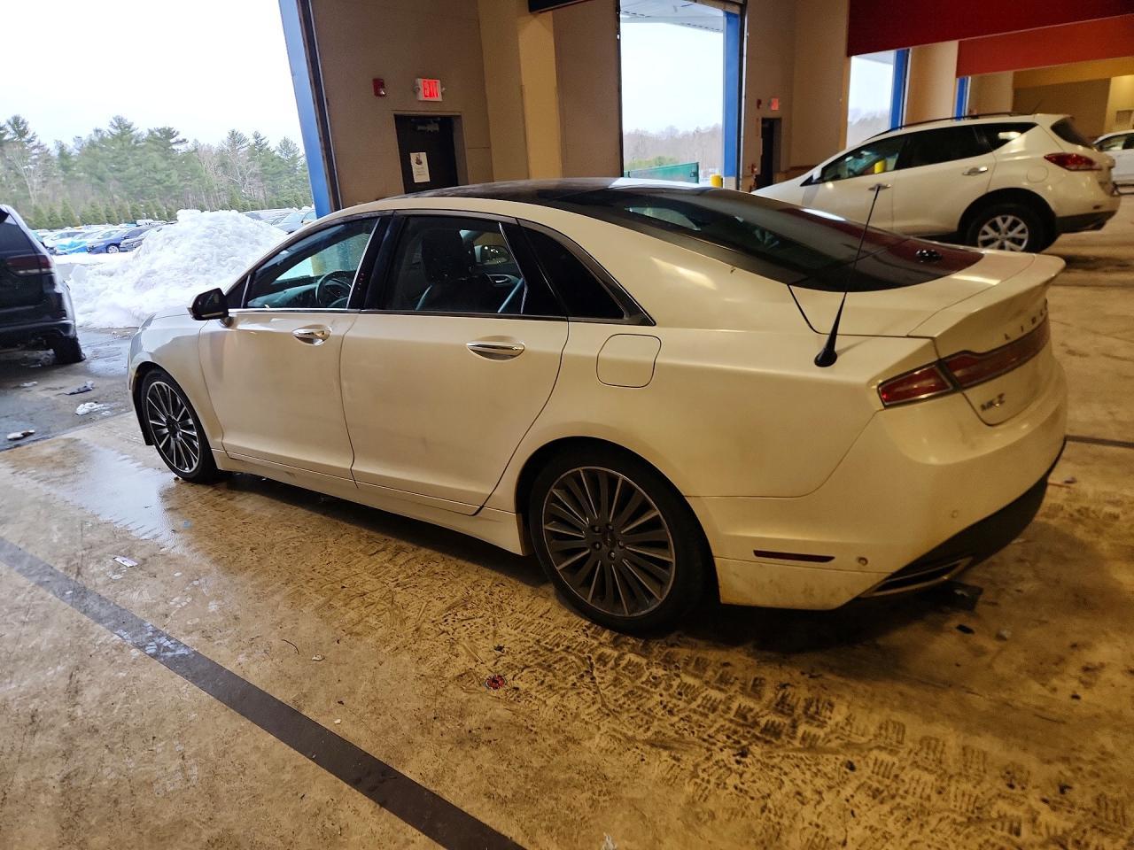 2013 Lincoln Townhouse Mkz - Image 2