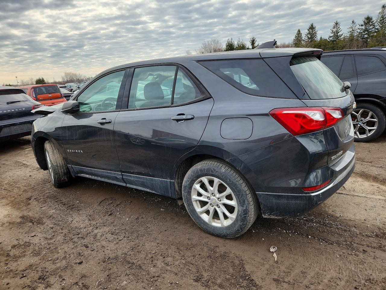 2018 Chevrolet Equinox Ls - Фото 2