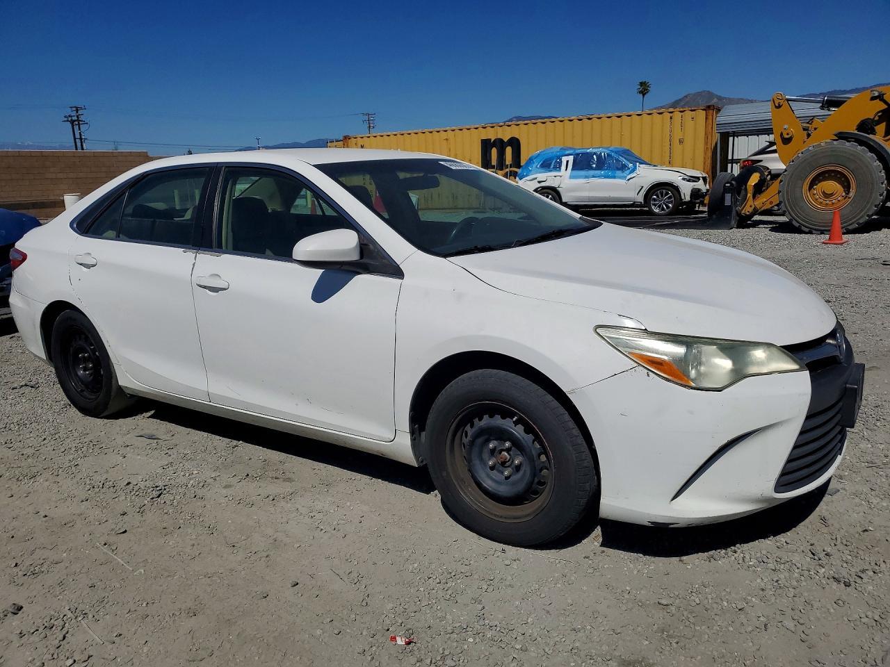 2015 Toyota Camry Le - Image 4