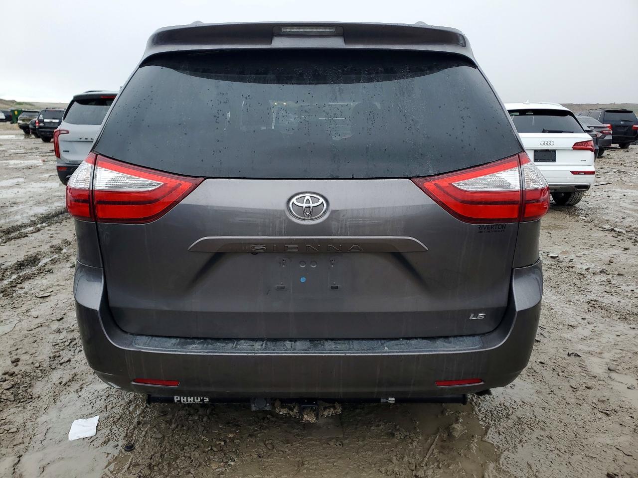 2017 Toyota Sienna Le 8-Passenger - Image 6