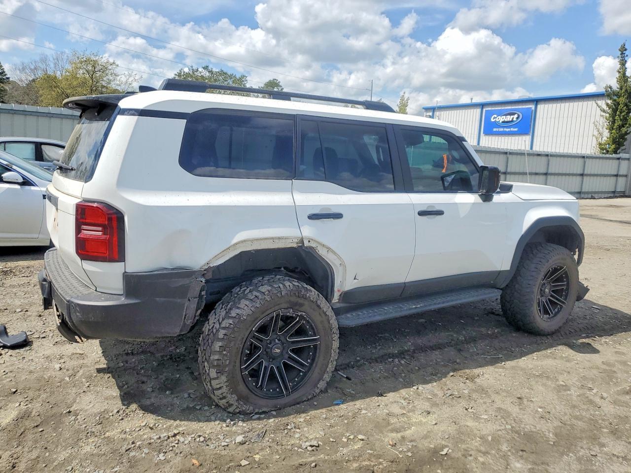 2024 Toyota Land Cruiser Base - Фото 3