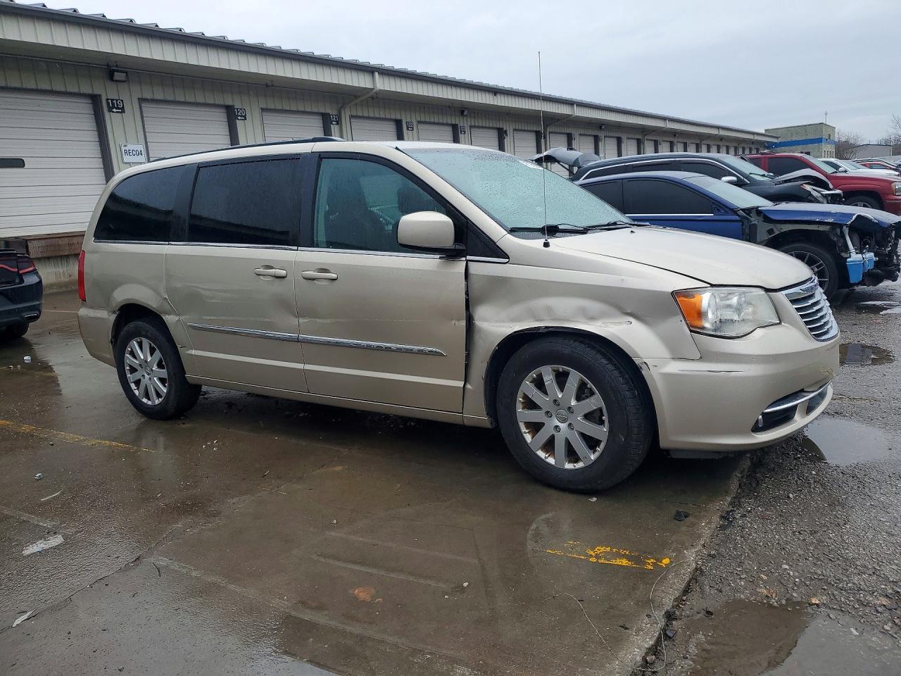 2015 Chrysler Town & Country Touring - Фото 4