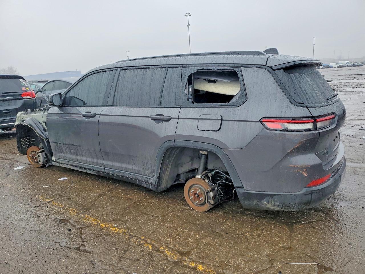 2023 Jeep Grand Cherokee L Laredo - Image 2