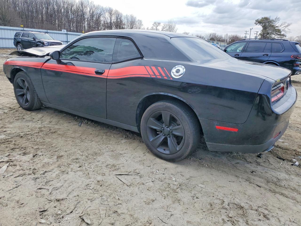 2016 Dodge Challenger Sxt - Image 2