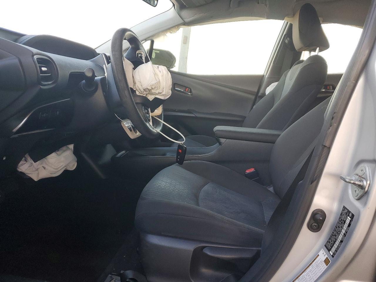 2017 Toyota Prius Two - Фото 7