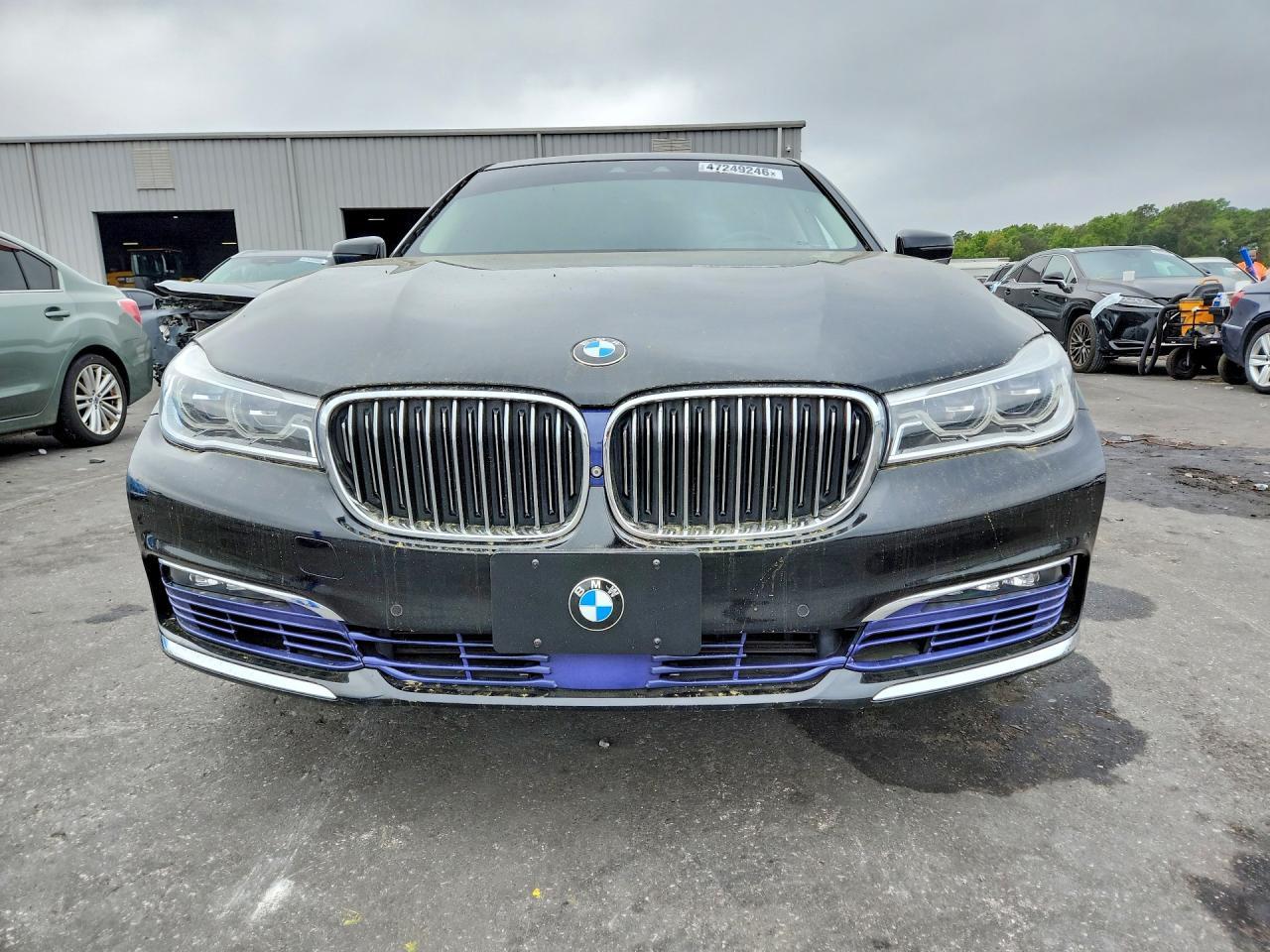2016 BMW 750 Xi - Image 5