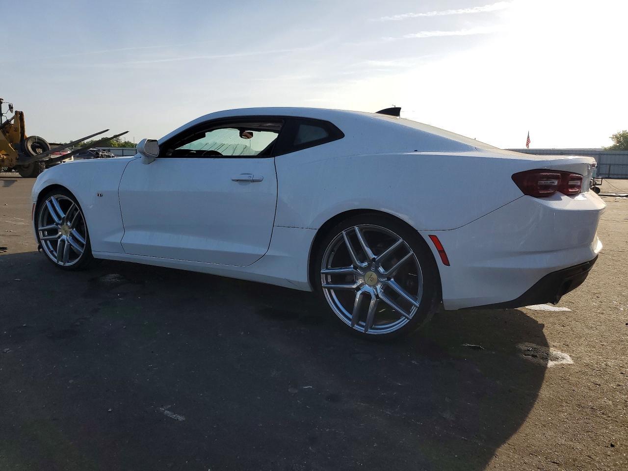 2019 Chevrolet Camaro Ls - Фото 2
