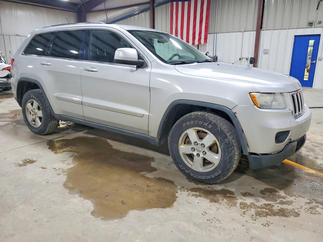 2011 Jeep Grand Cherokee Laredo - Image 4