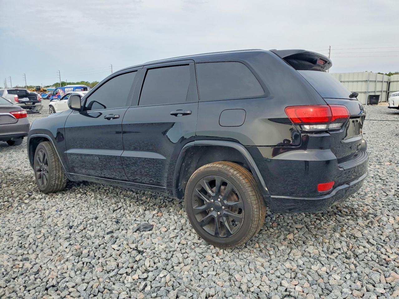 2018 Jeep Grand Cherokee Laredo - Image 2