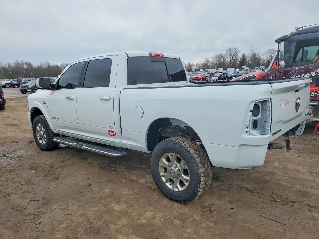 2022 Ram 2500 Laramie - Фото 2