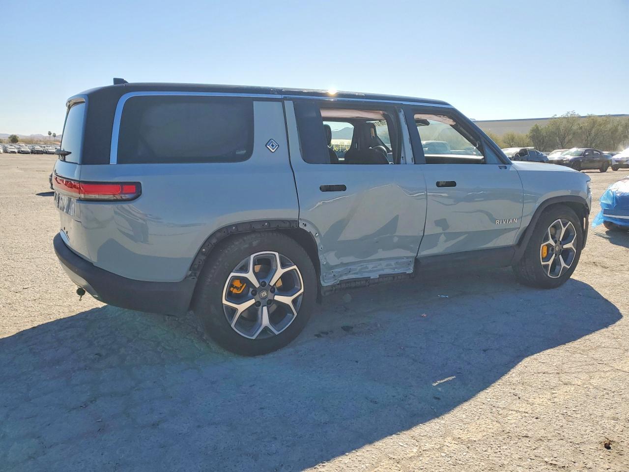 2024 Rivian R1S Adventure - Фото 3