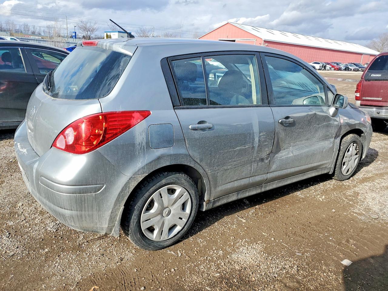 2011 Nissan Versa 1.8 S - Фото 3