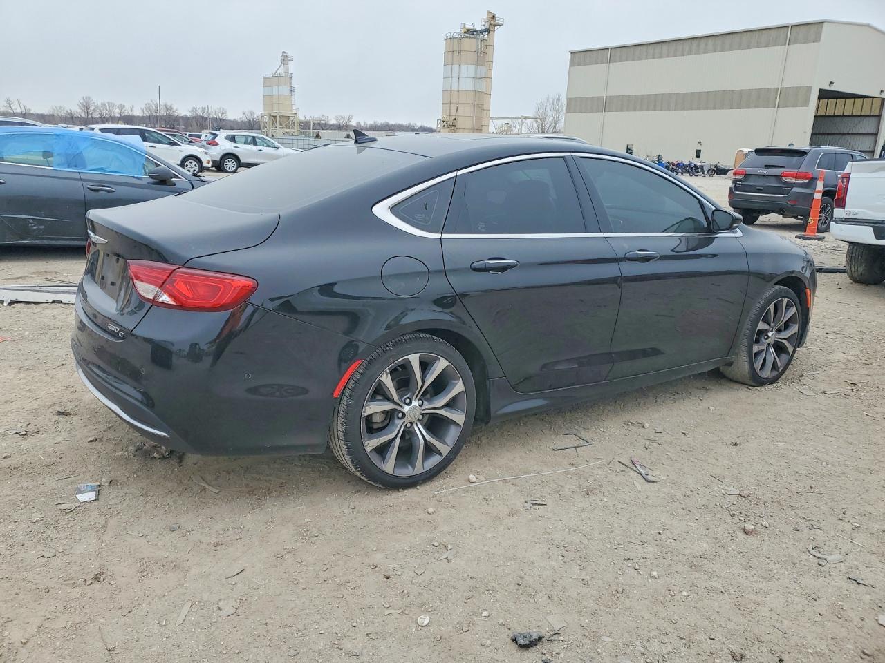 2015 Chrysler 200 C - Фото 3