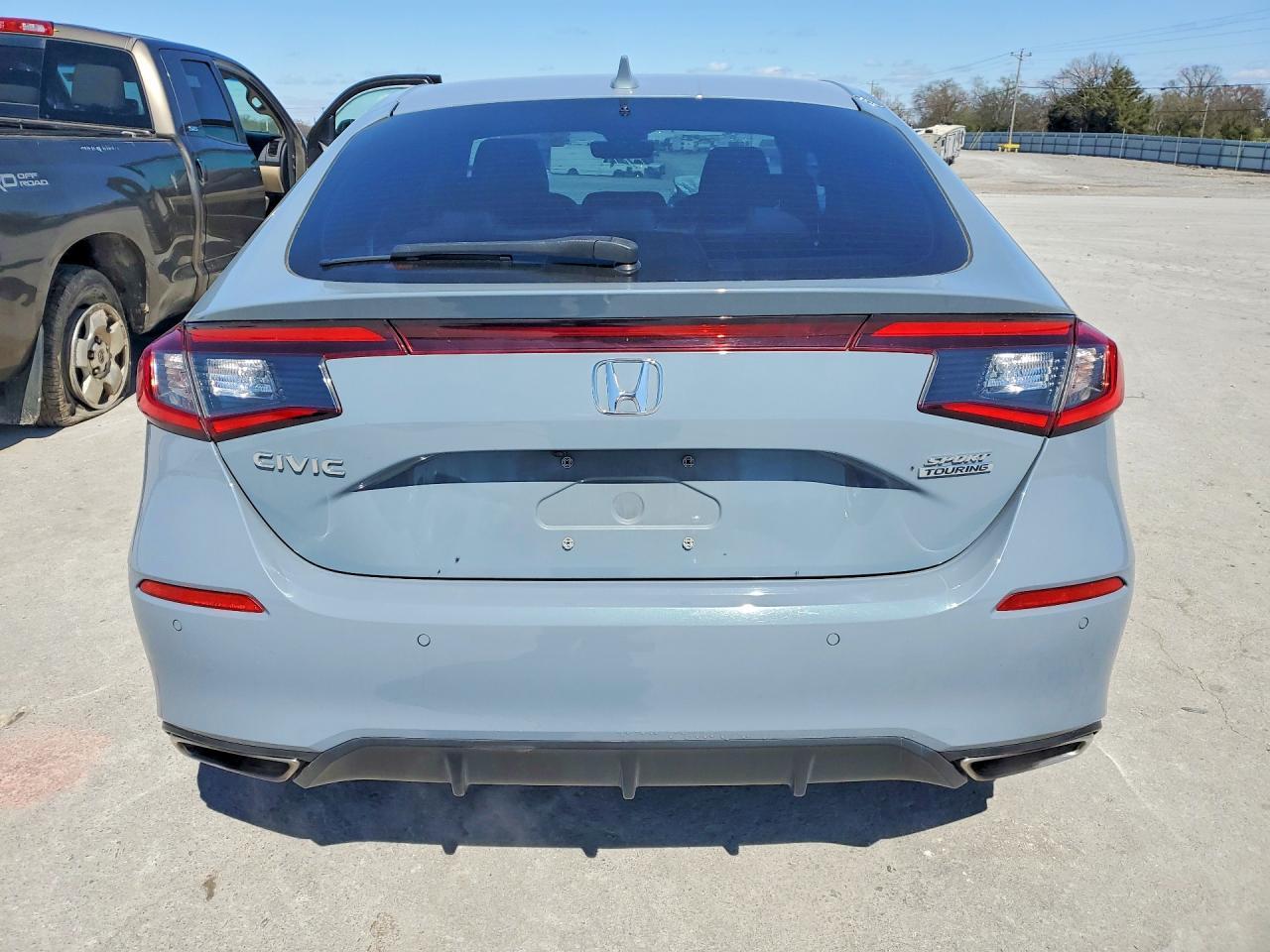 2022 Honda Civic Sport Touring - Image 6