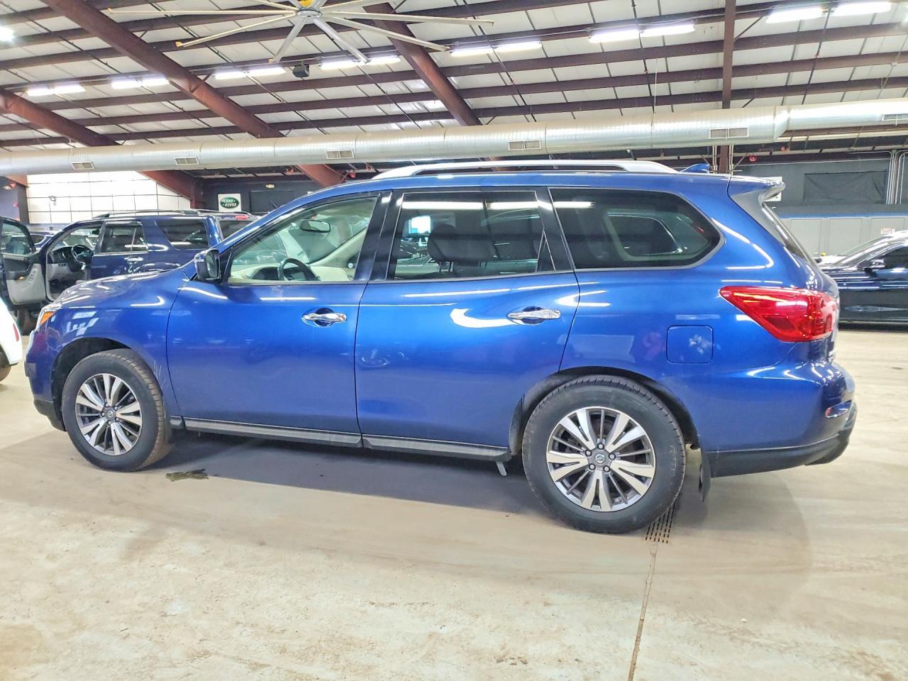 2019 Nissan Pathfinder S - Фото 2