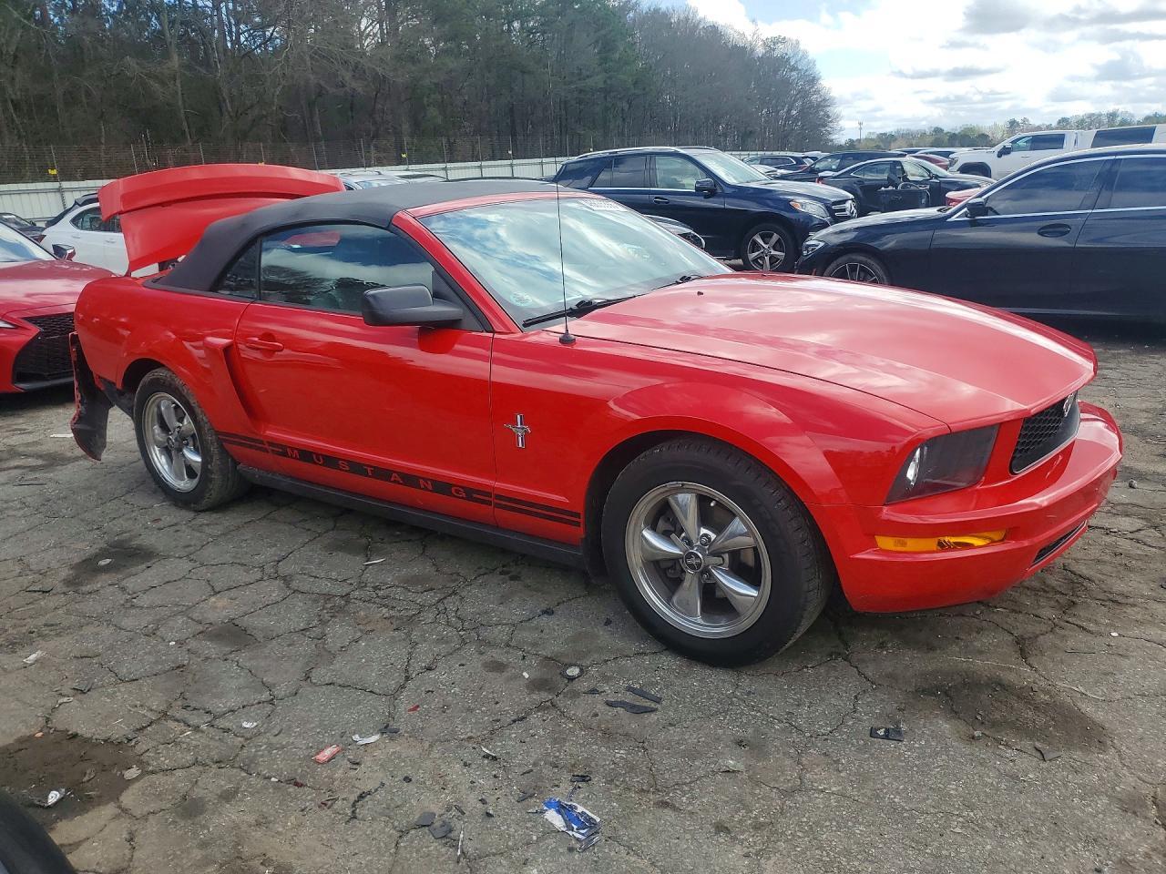 2005 Ford Mustang - Image 4