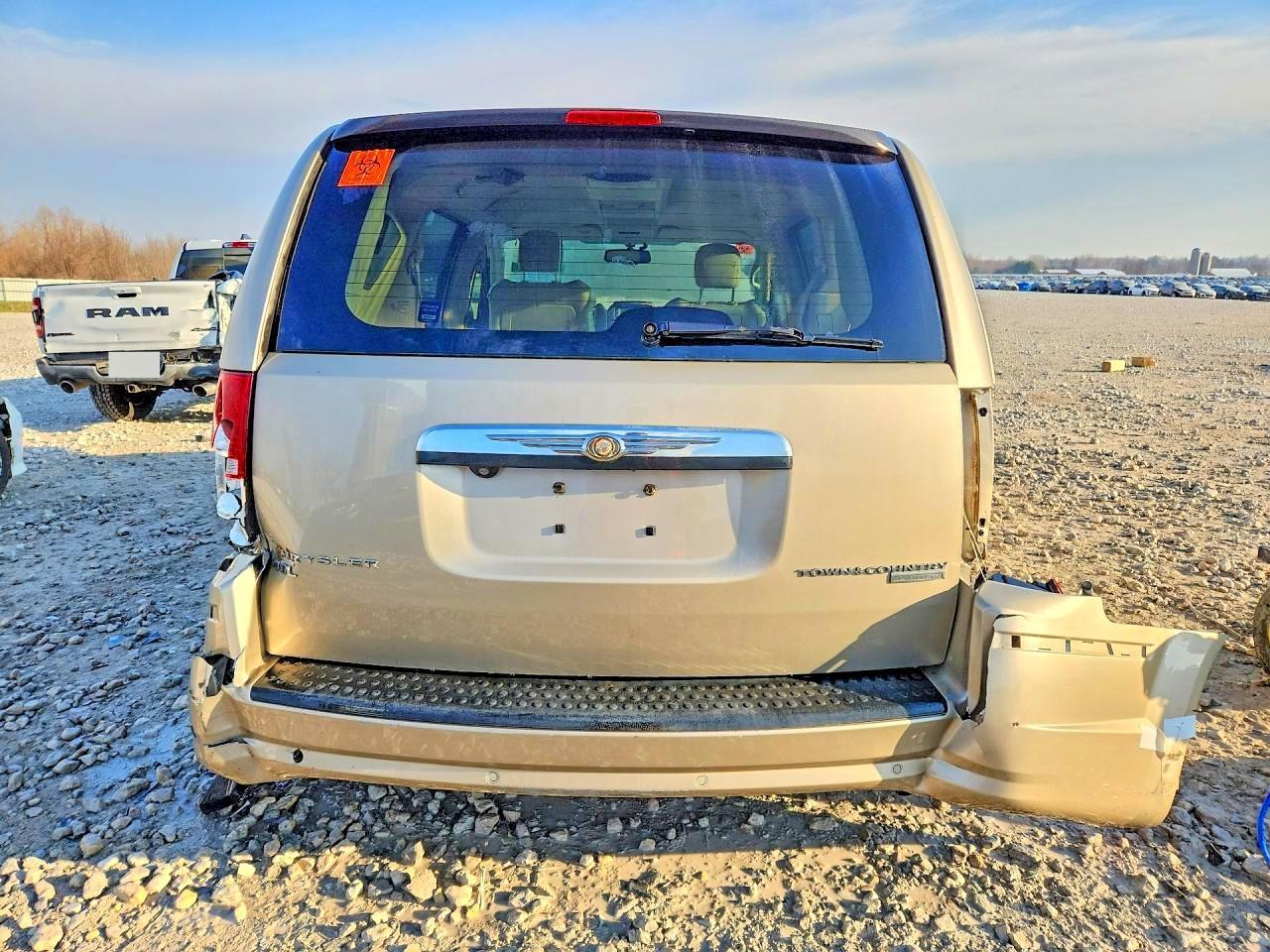 2009 Chrysler Town & Country Limited - Фото 6