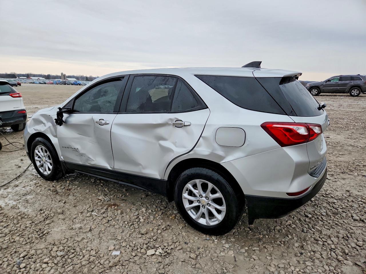 2021 Chevrolet Equinox Ls - Фото 2