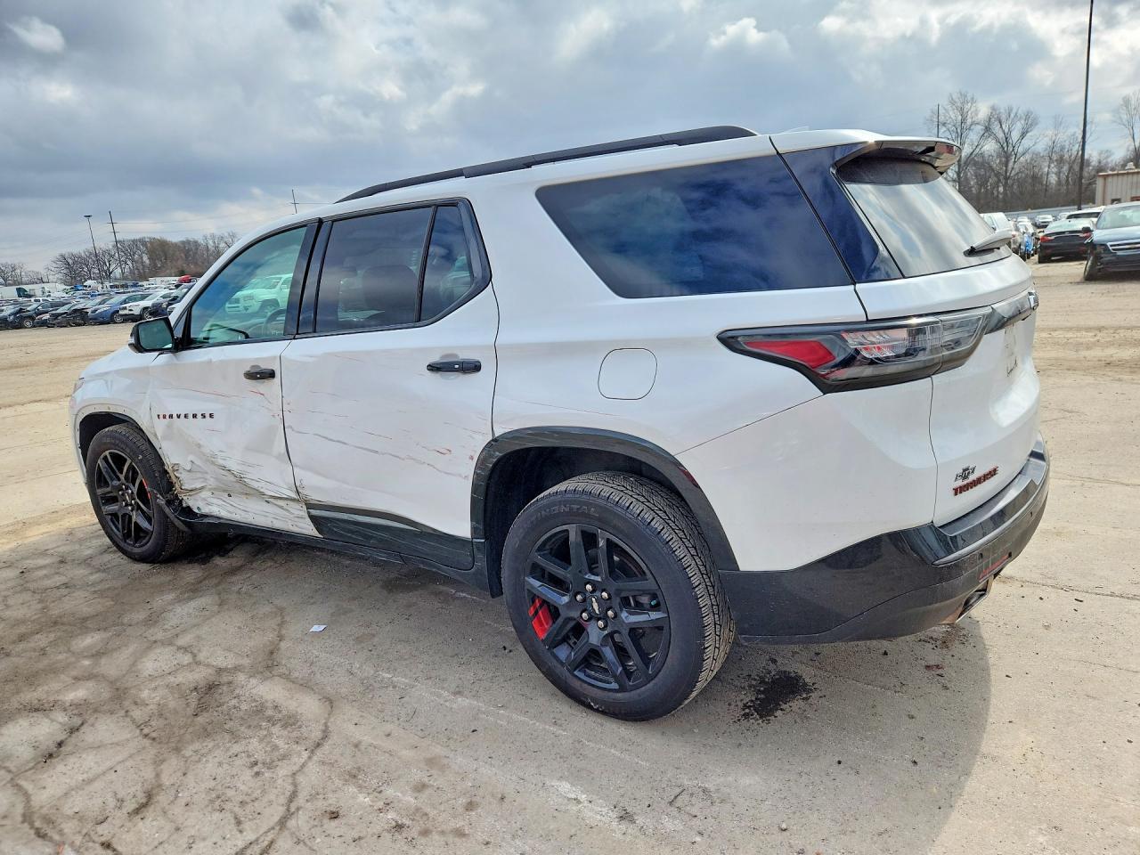2020 Chevrolet Traverse Premier - Фото 2