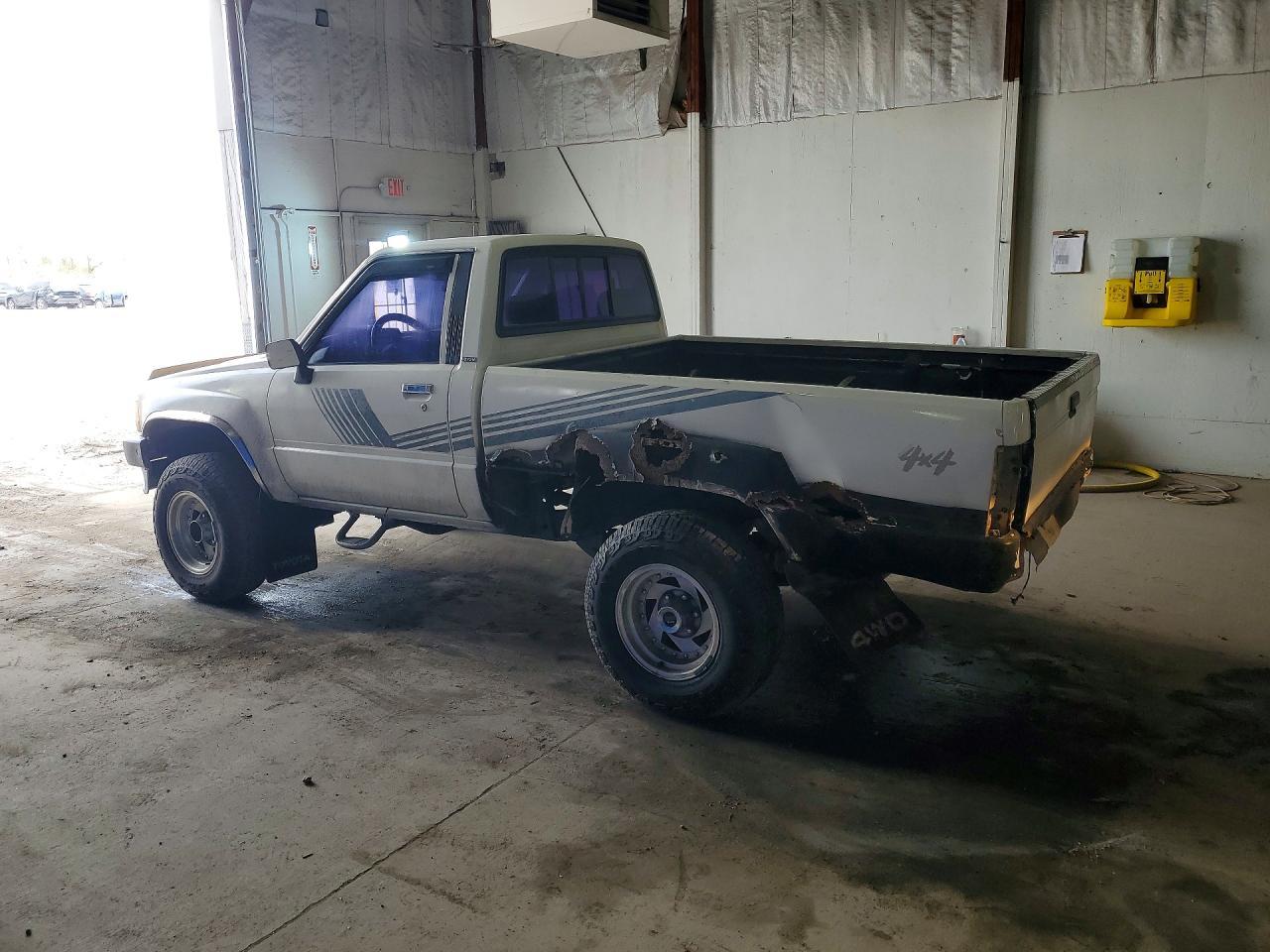1987 Toyota Pickup Base - Фото 2