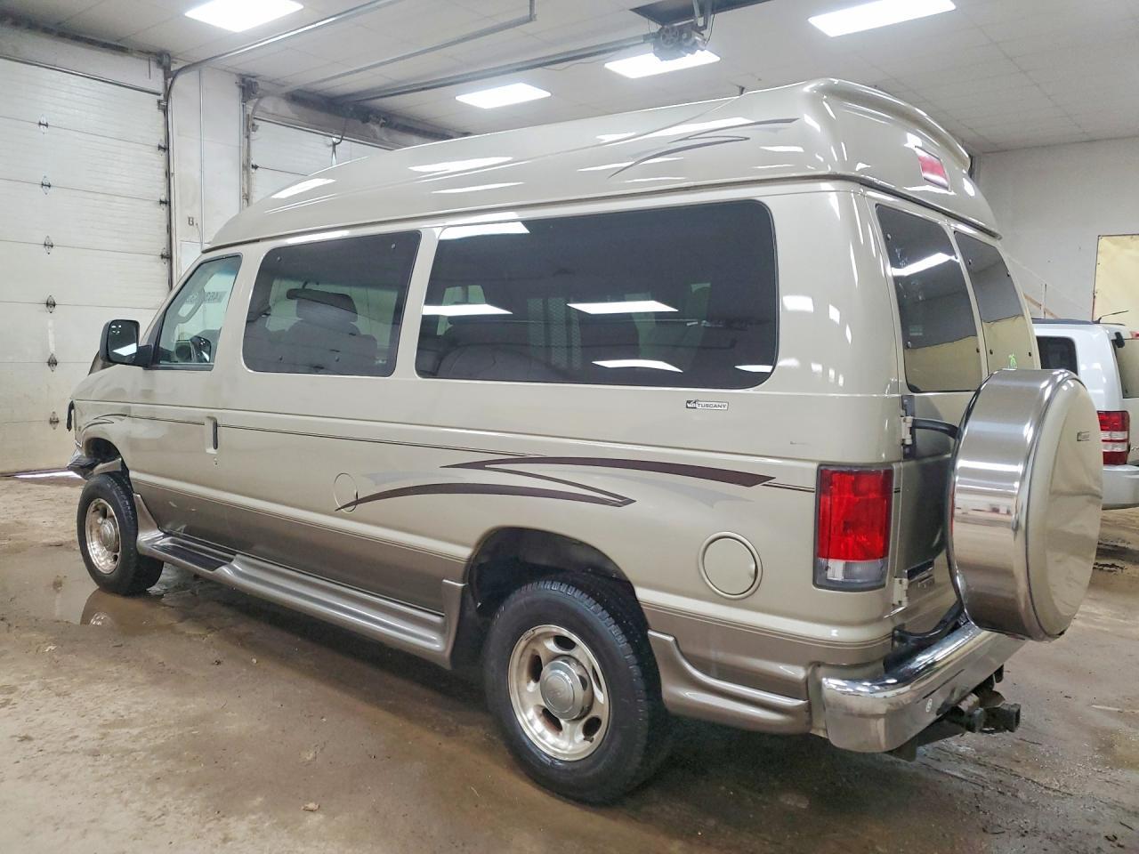 2014 Ford Econoline E150 Van - Фото 2