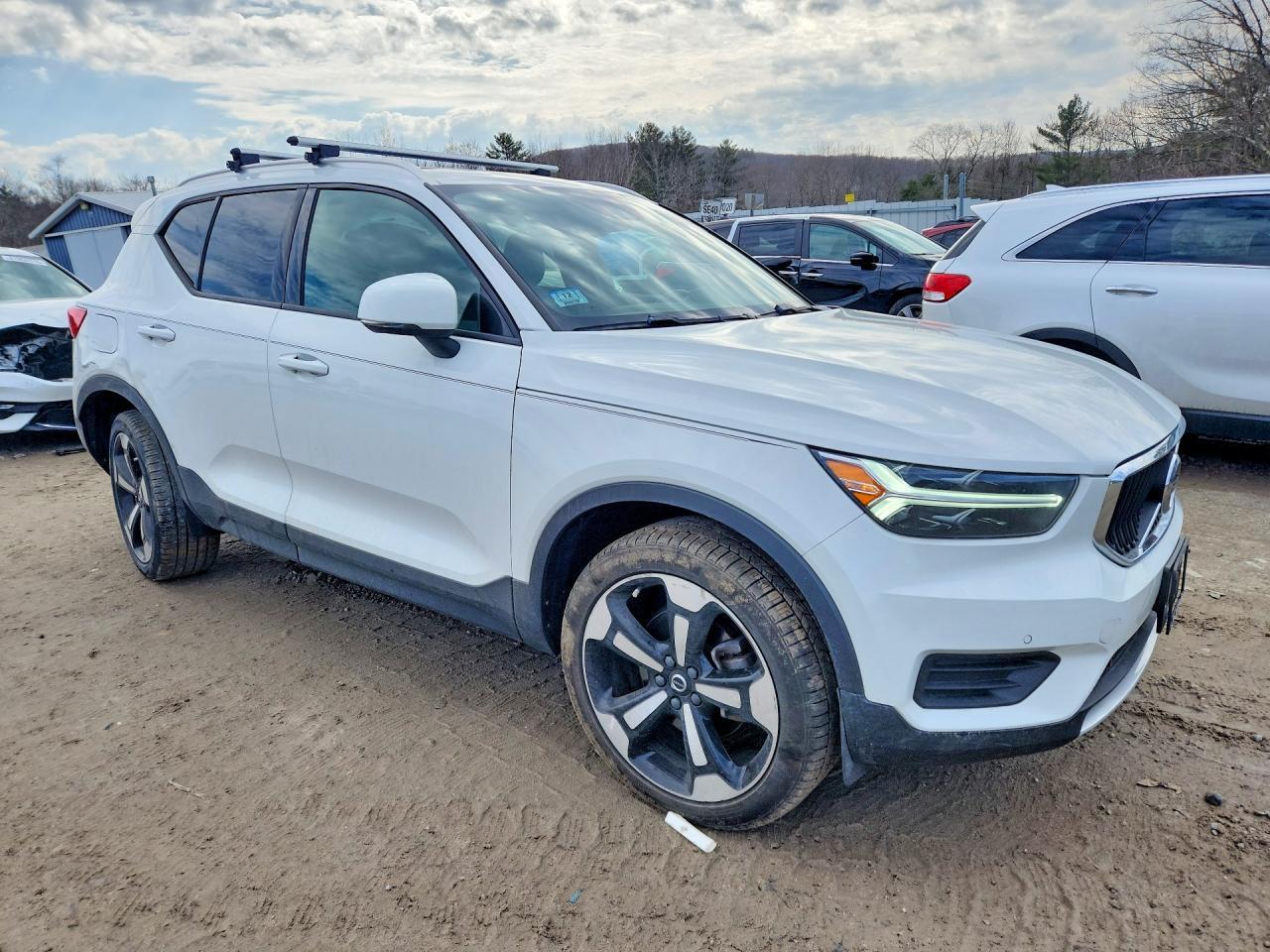2020 Volvo Xc40 T5 Momentum - Фото 4