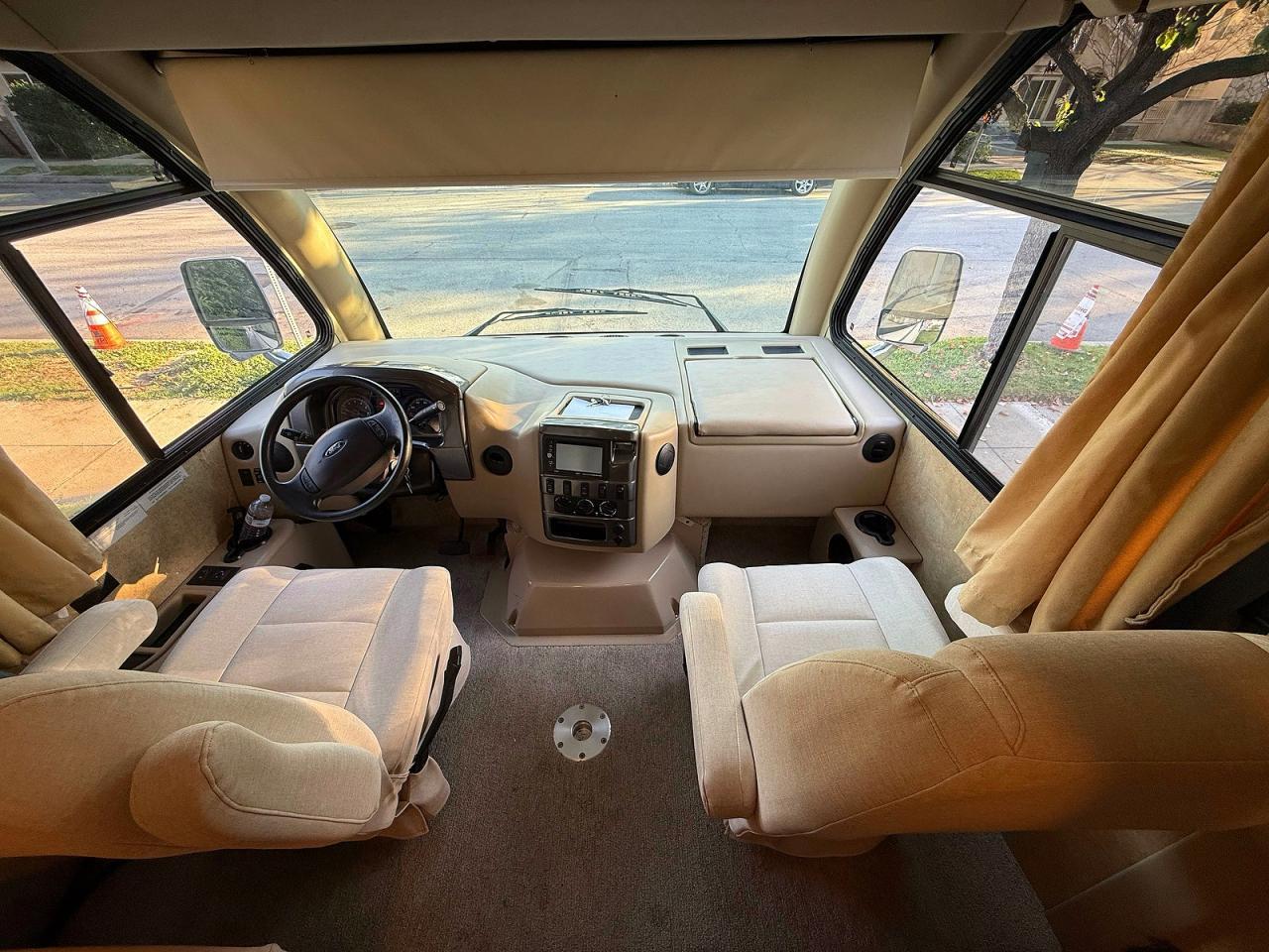 2016 Ford Econoline E450 Super Duty Commercial Stripped Chassis - Фото 5