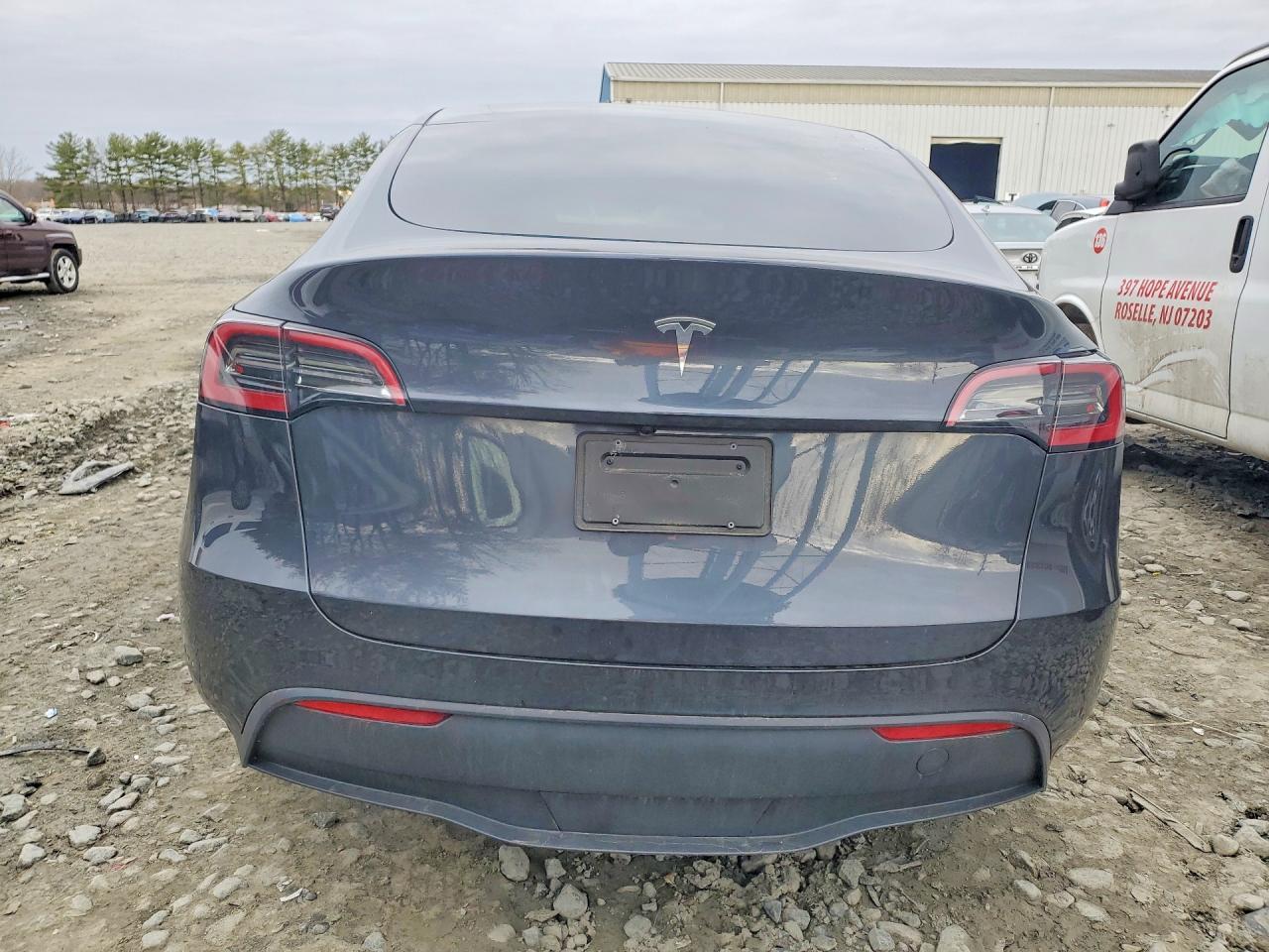 2025 Tesla Model Y - Image 6