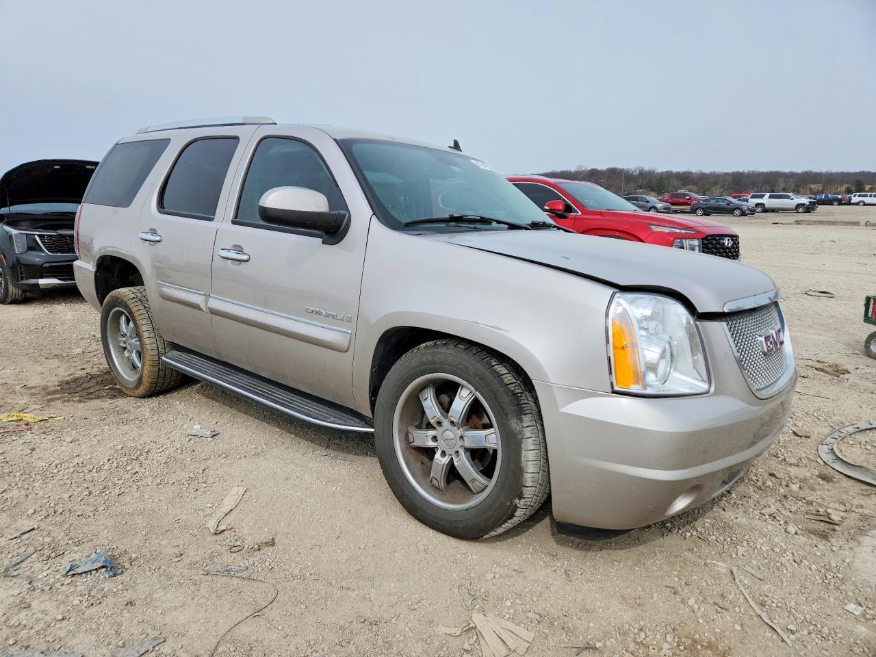 2007 GMC Yukon Denali - Image 4