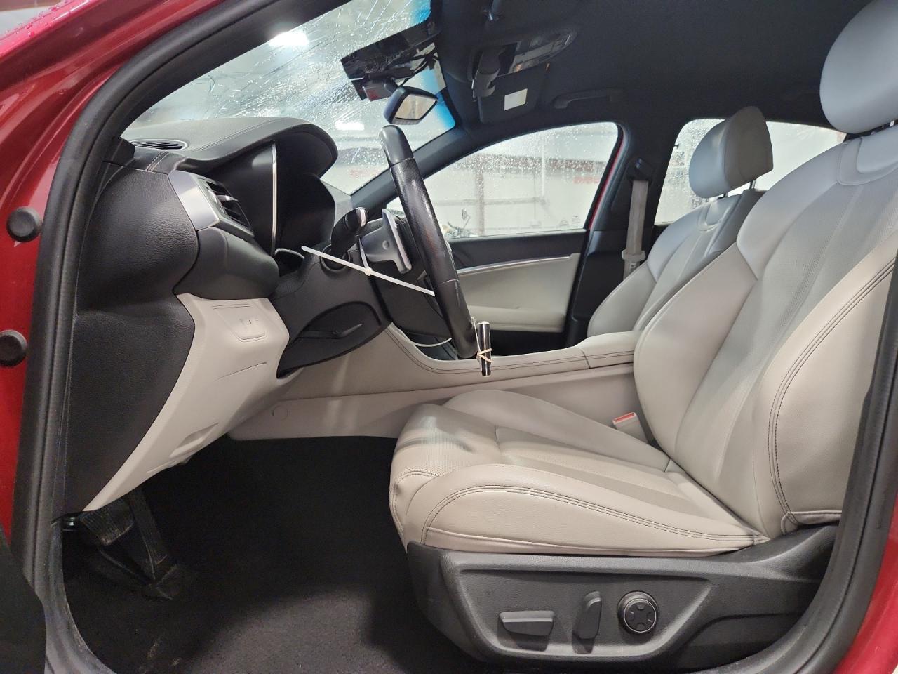 2022 Genesis G70 Base - Image 7