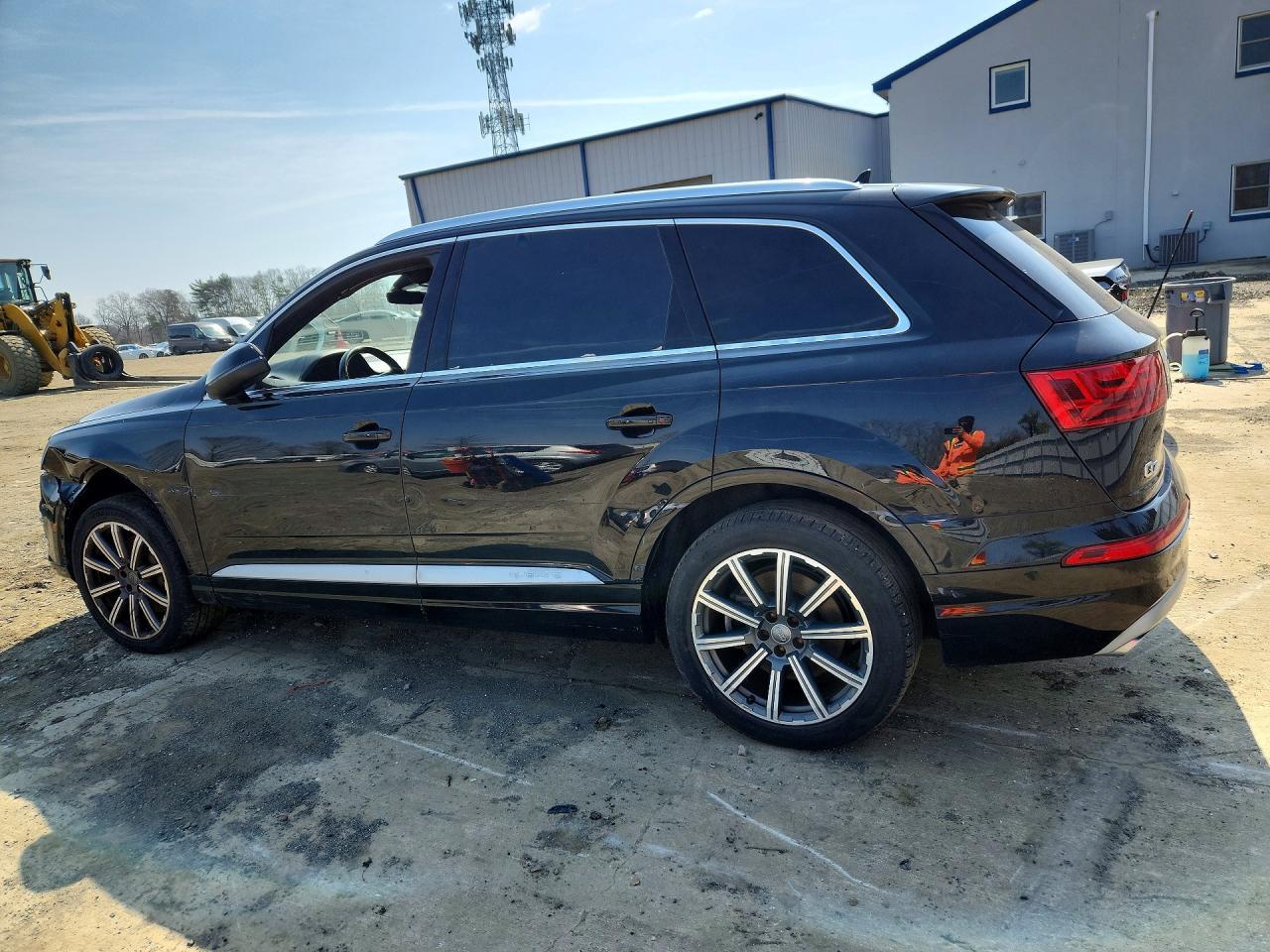 2017 Audi Q7 Premium Plus V6 - Image 2
