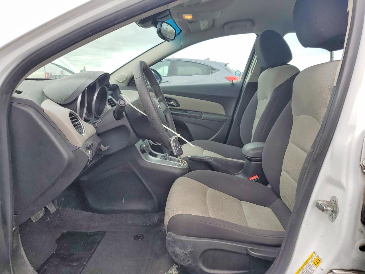 2013 Chevrolet Cruze Ls - Image 7