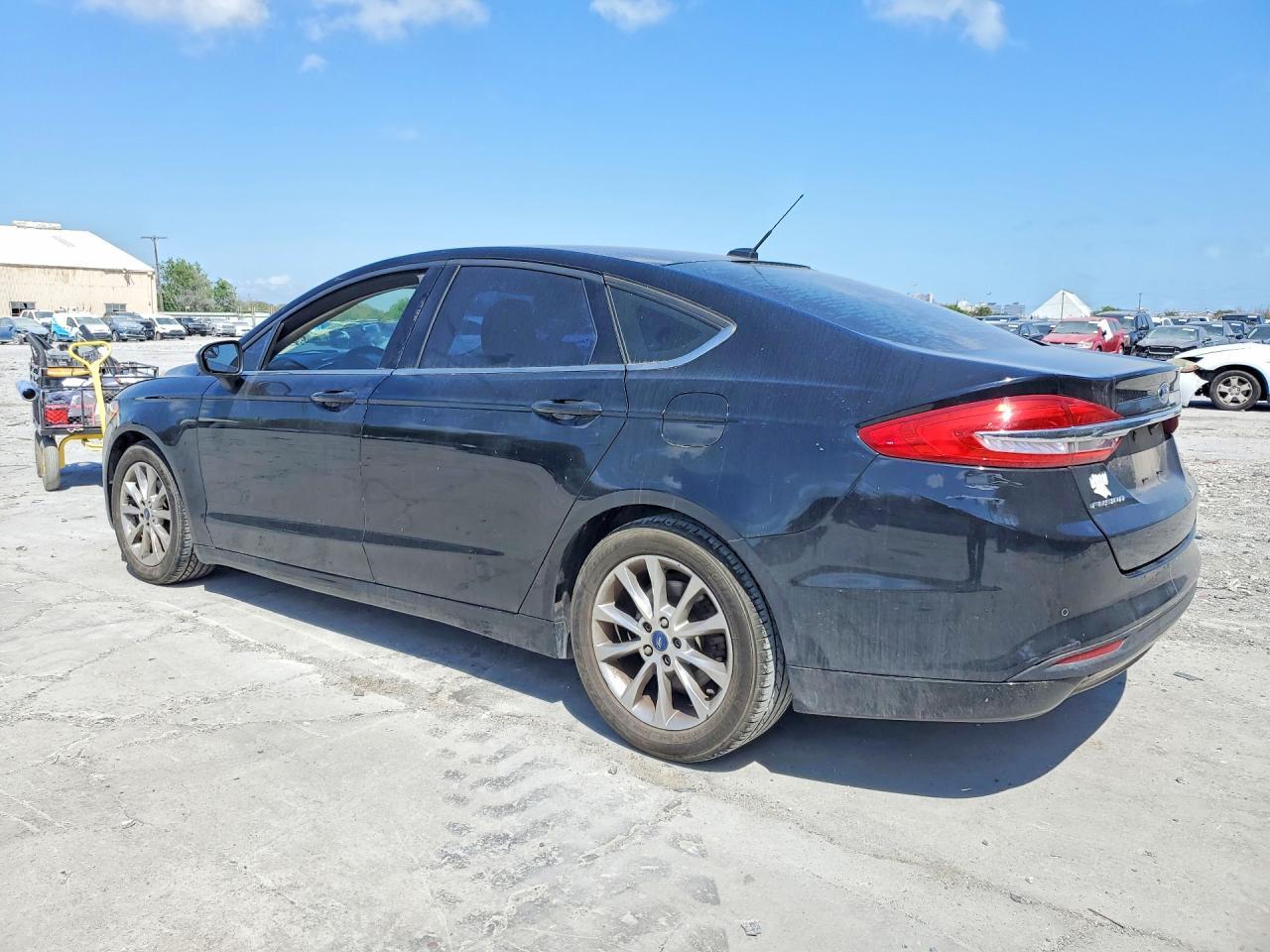 2017 Ford Fusion Se - Фото 2