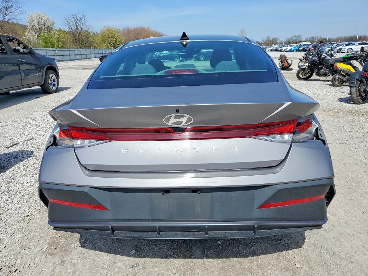 2024 Hyundai Elantra Se - Image 6