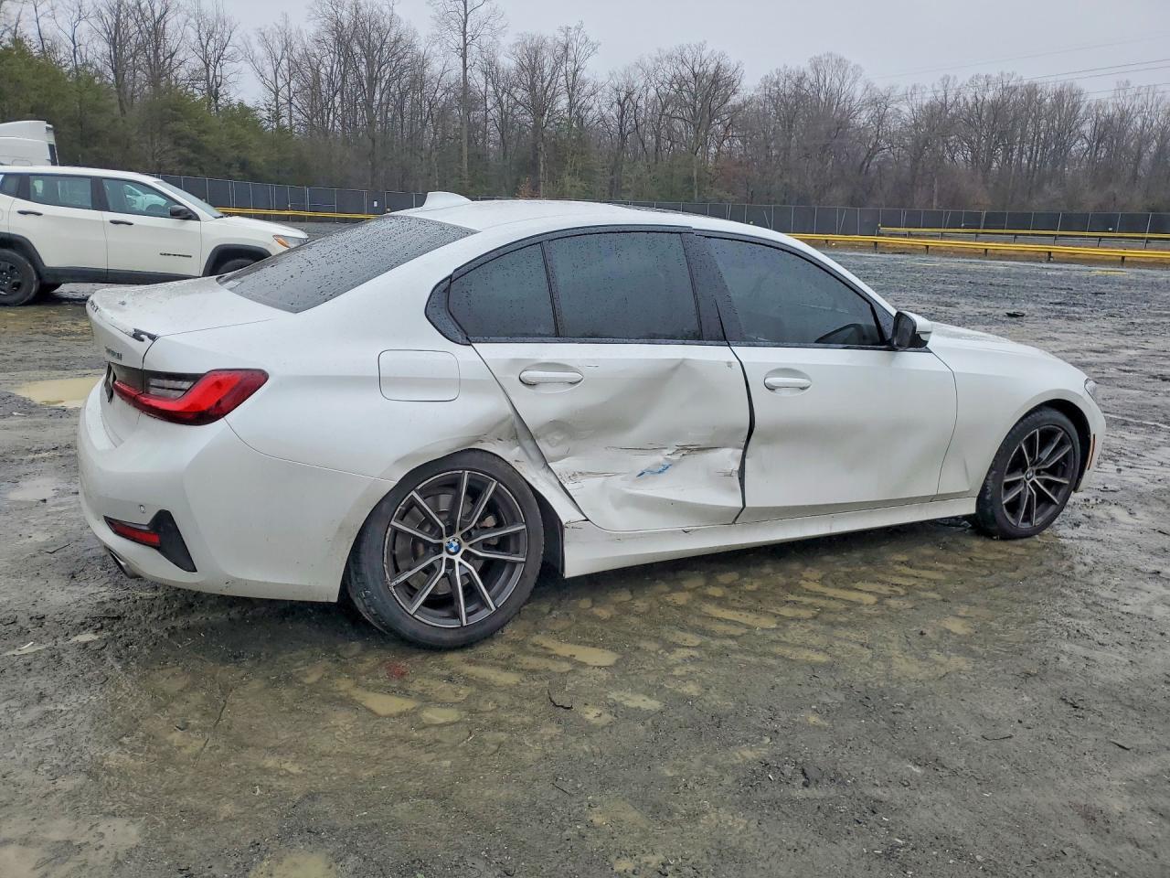 2022 BMW 330I - Фото 3