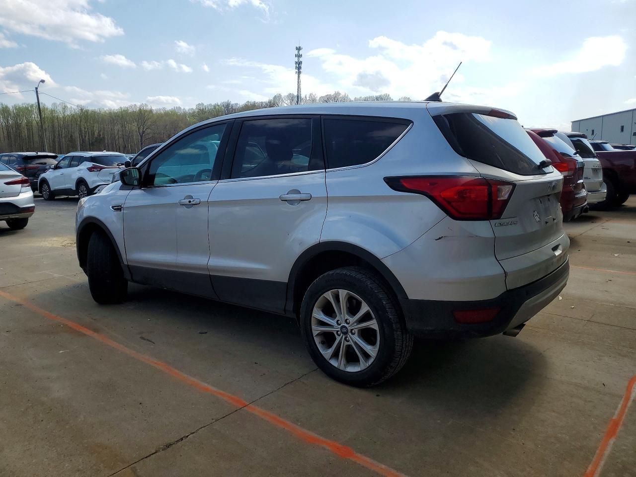 2019 Ford Escape Se - Фото 2