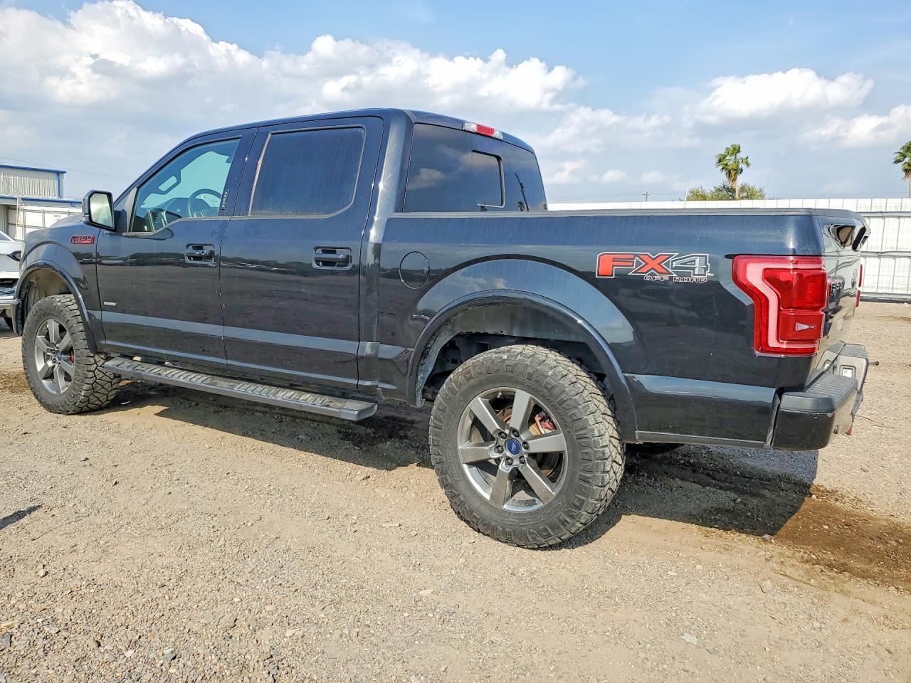 2015 Ford F150 Supercrew - Фото 2