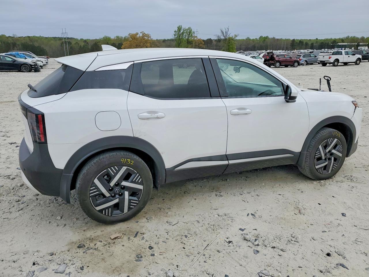 2025 Nissan Kicks Sv - Image 3