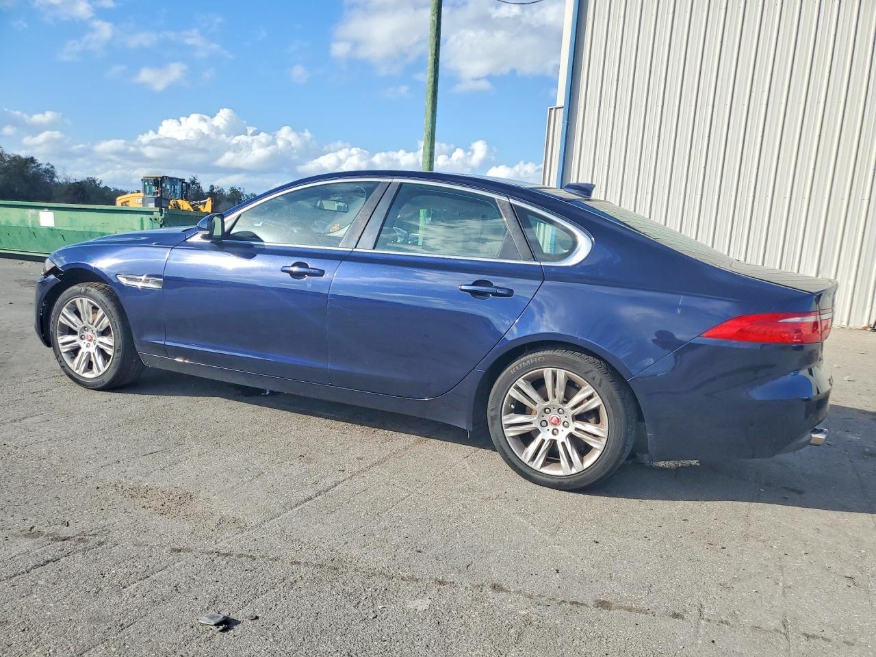 2016 Jaguar Xf Premium - Image 2