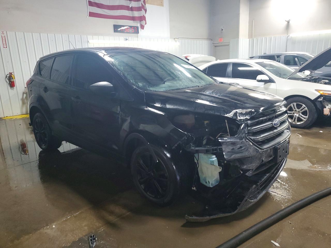 2019 Ford Escape S - Фото 4