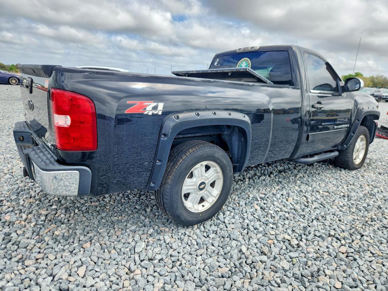 2007 Chevrolet Silverado K1500 - Image 3