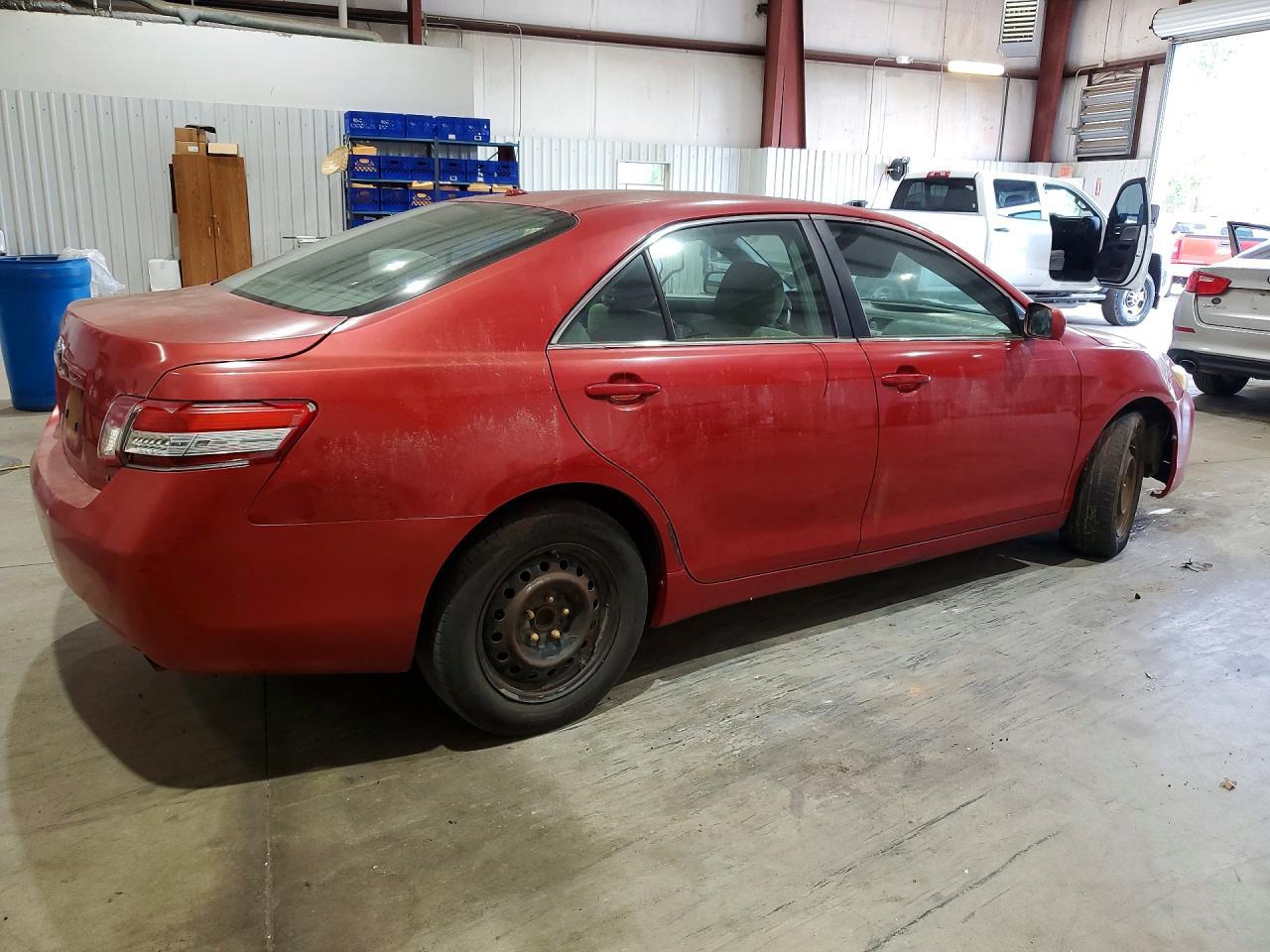 2011 Toyota Camry Le - Фото 3