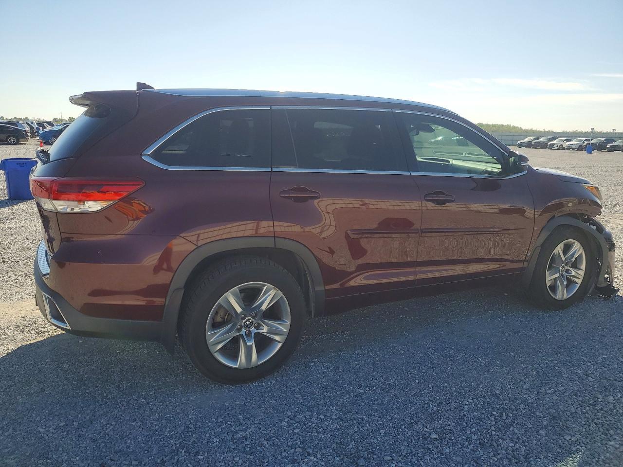 2017 Toyota Highlander Limited - Image 3