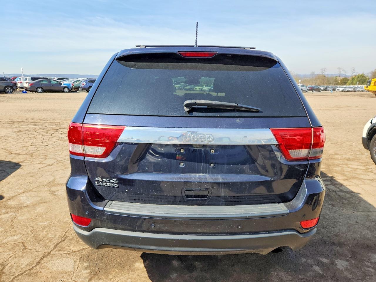 2011 Jeep Grand Cherokee Laredo - Image 6